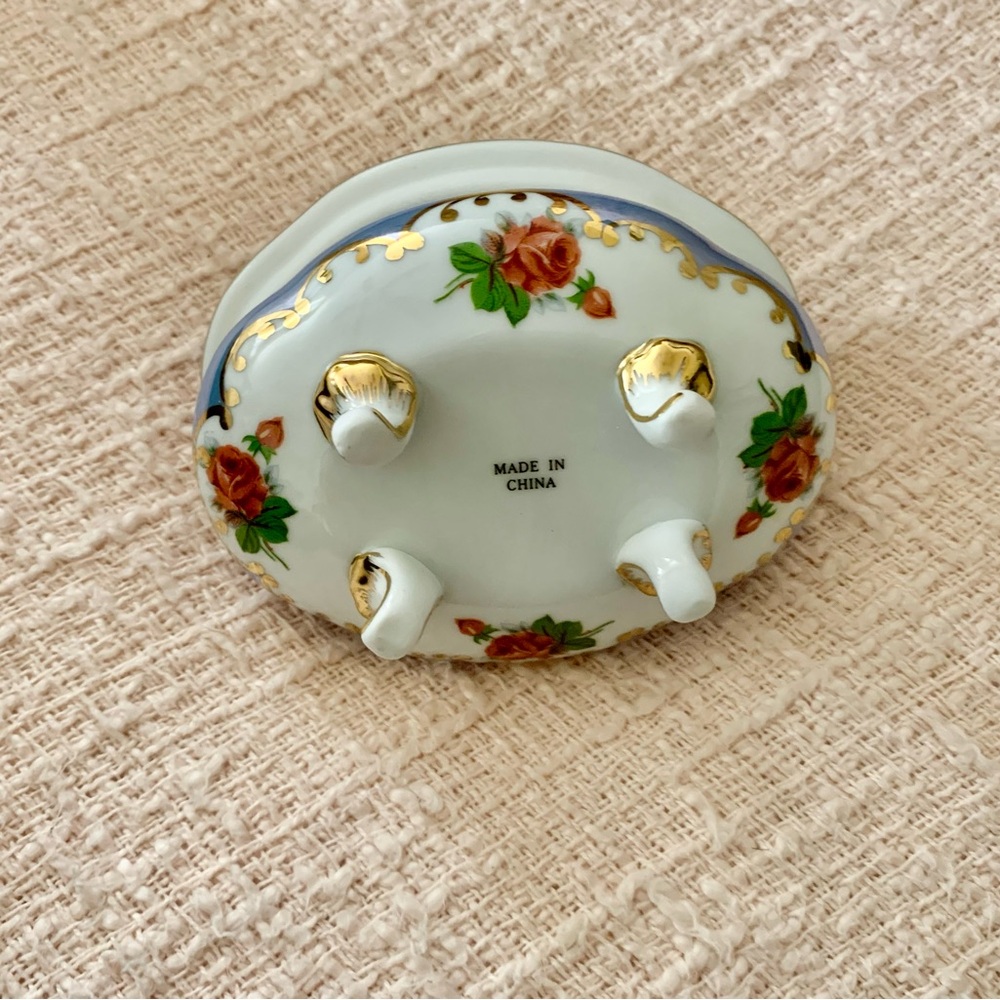 LN- Elegant Blue and Gold Porcelain 5 Piece Tea Set. A perfect decor piece. - Picture 7 of 16